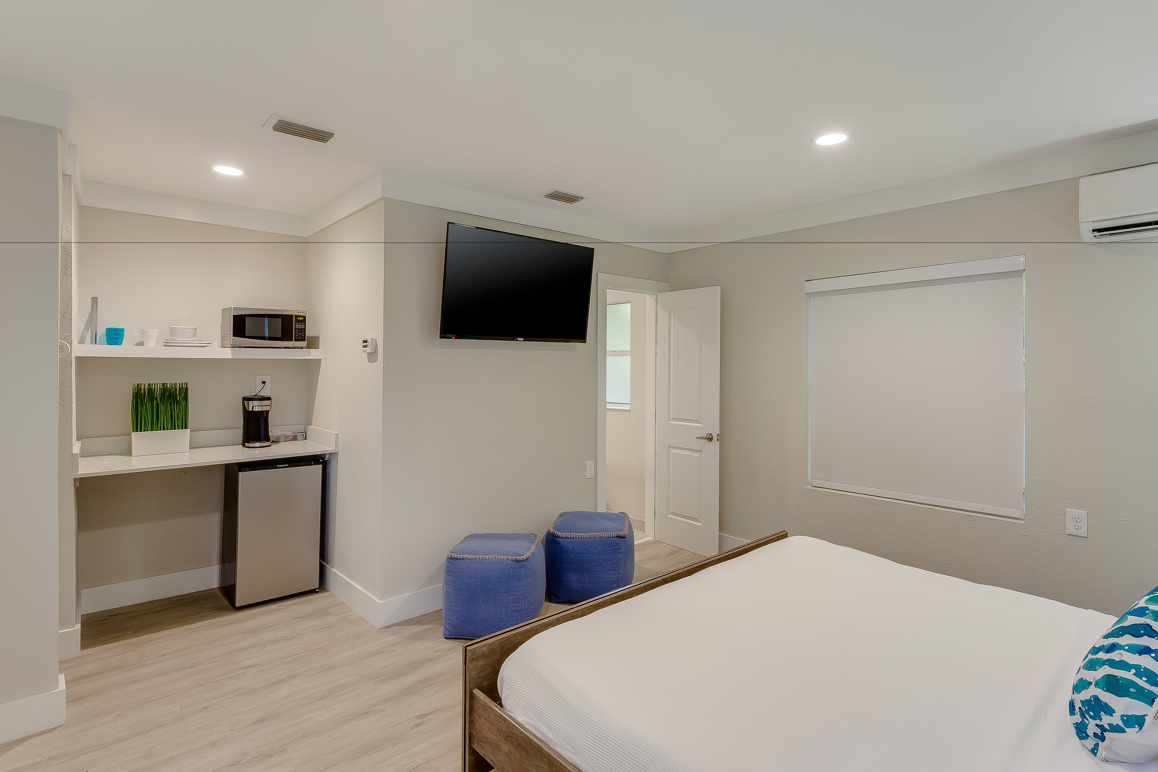 Standard Room, 1 King Bed | WiFi (free), bed sheets