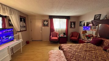 Mobiliario individual, tabla de planchar con plancha, wifi gratis