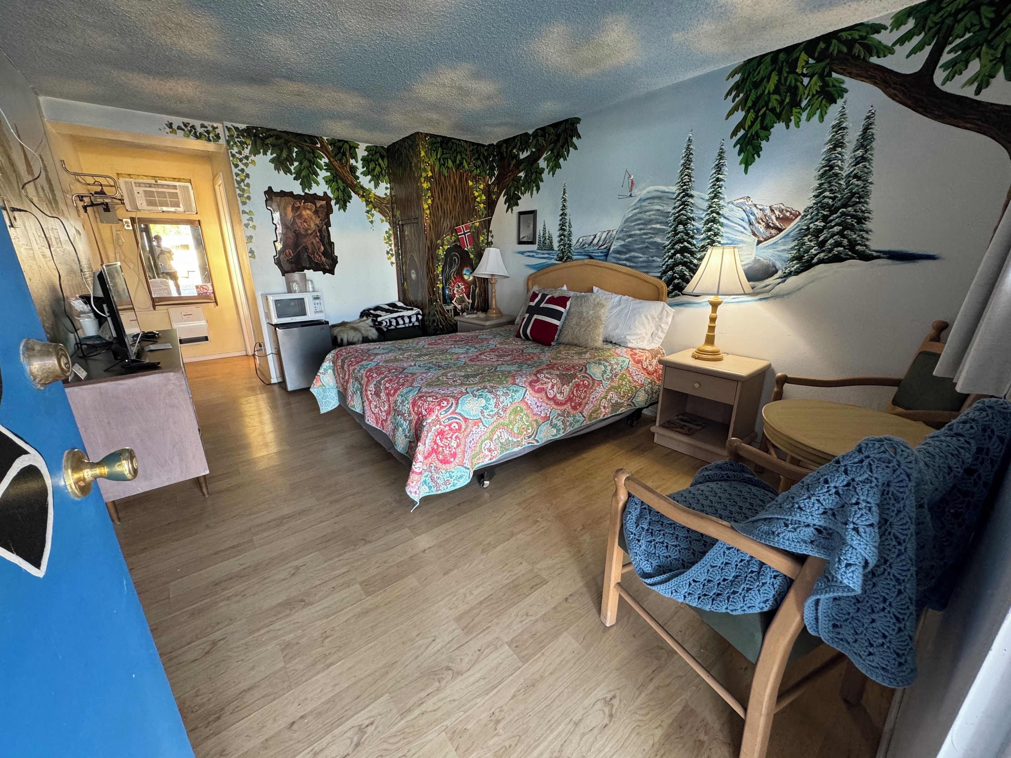 Individually furnished, iron/ironing board, free WiFi, bed sheets