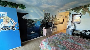 Individually furnished, iron/ironing board, free WiFi, bed sheets