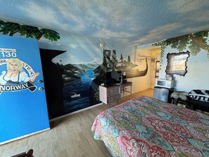 Mobiliari individual, planxa i posts de planxar i wifi gratuïta 