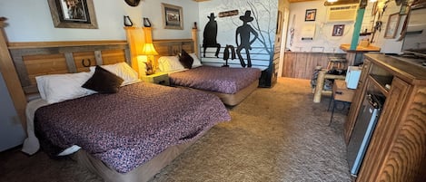 Muebles diferentes, tabla de planchar con plancha y wifi gratis