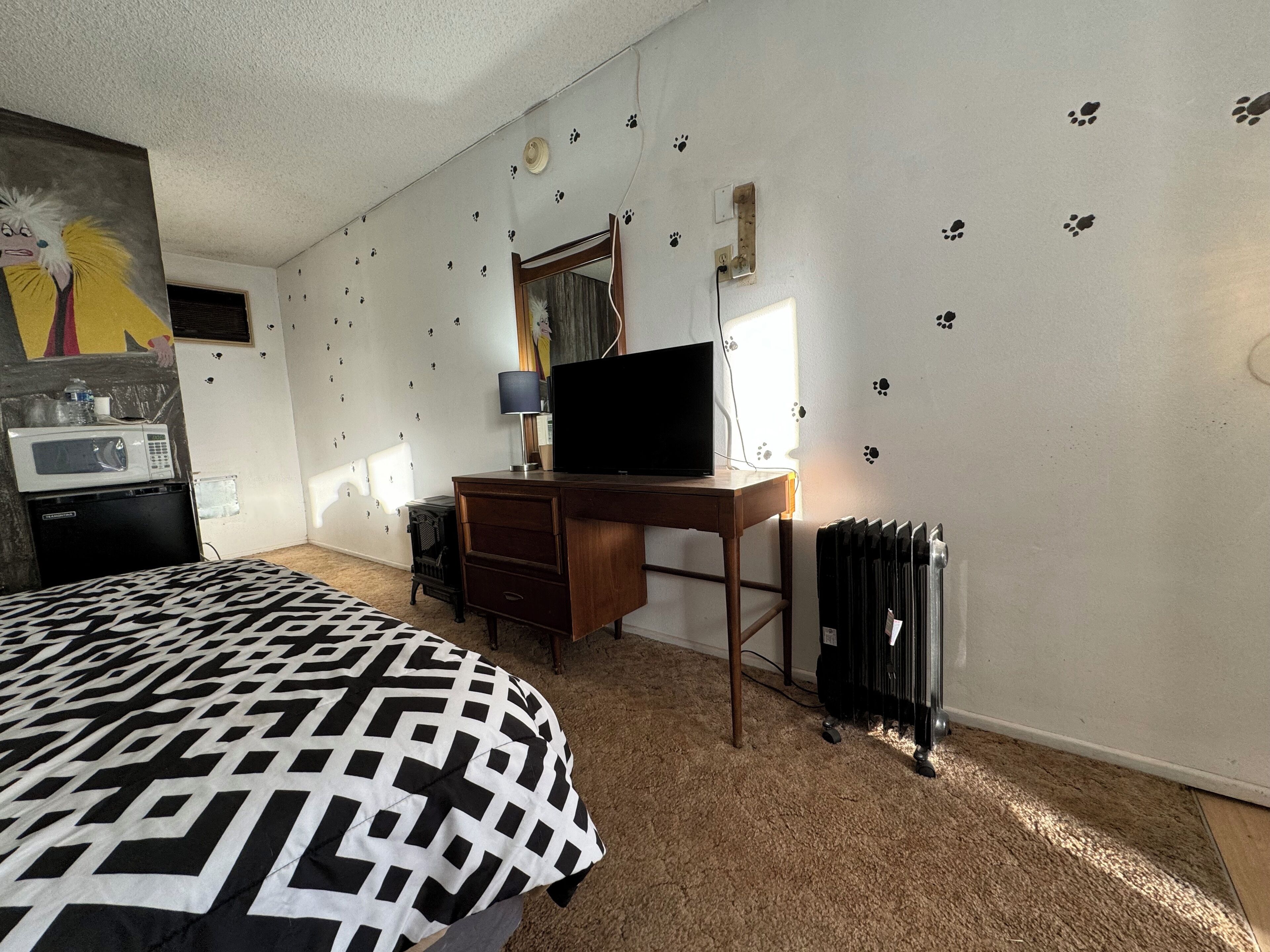 Individually furnished, iron/ironing board, free WiFi, bed sheets