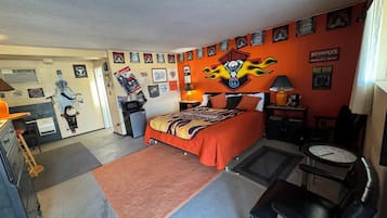 Individually furnished, iron/ironing board, free WiFi, bed sheets