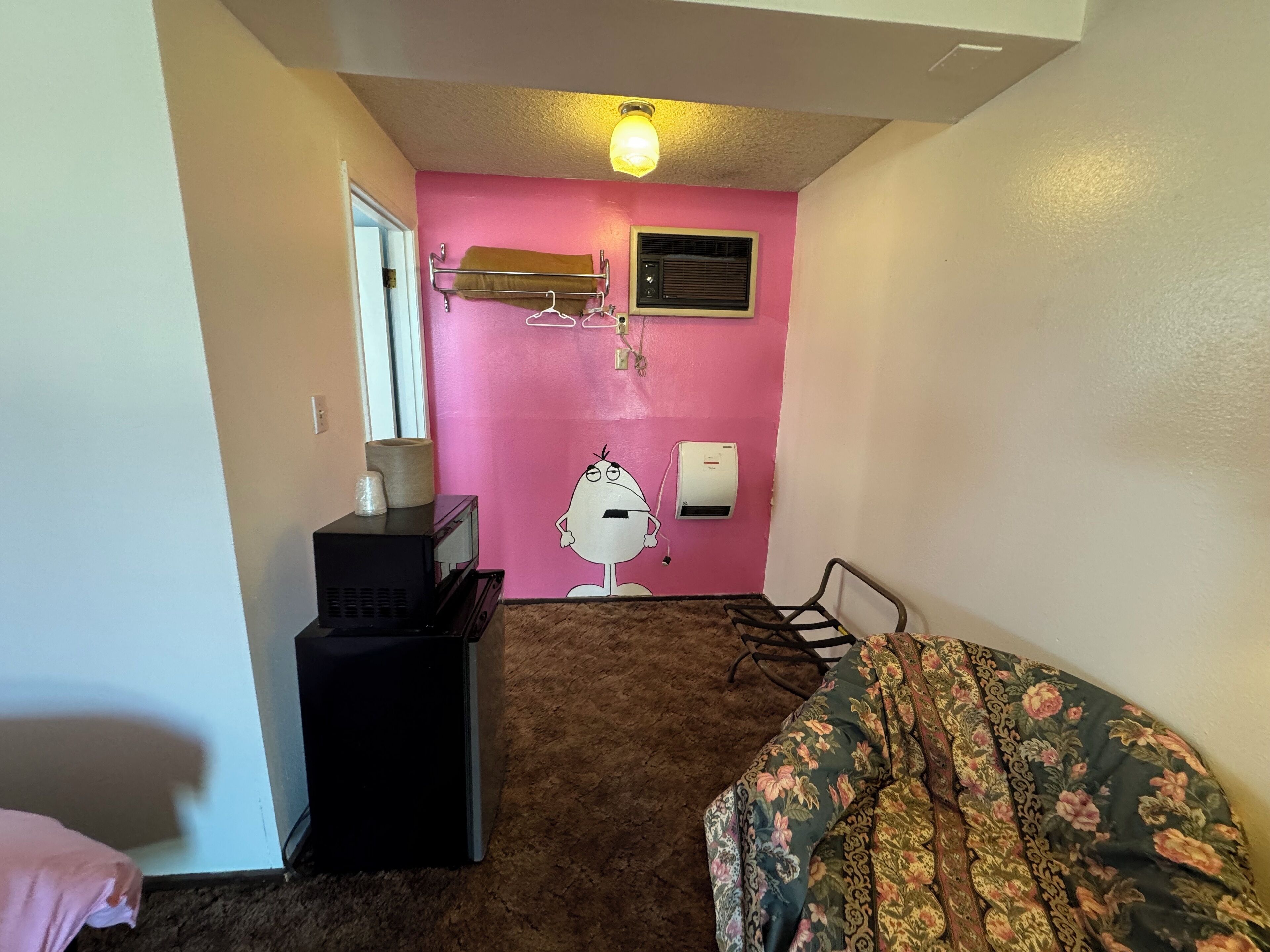 Individually furnished, iron/ironing board, free WiFi, bed sheets