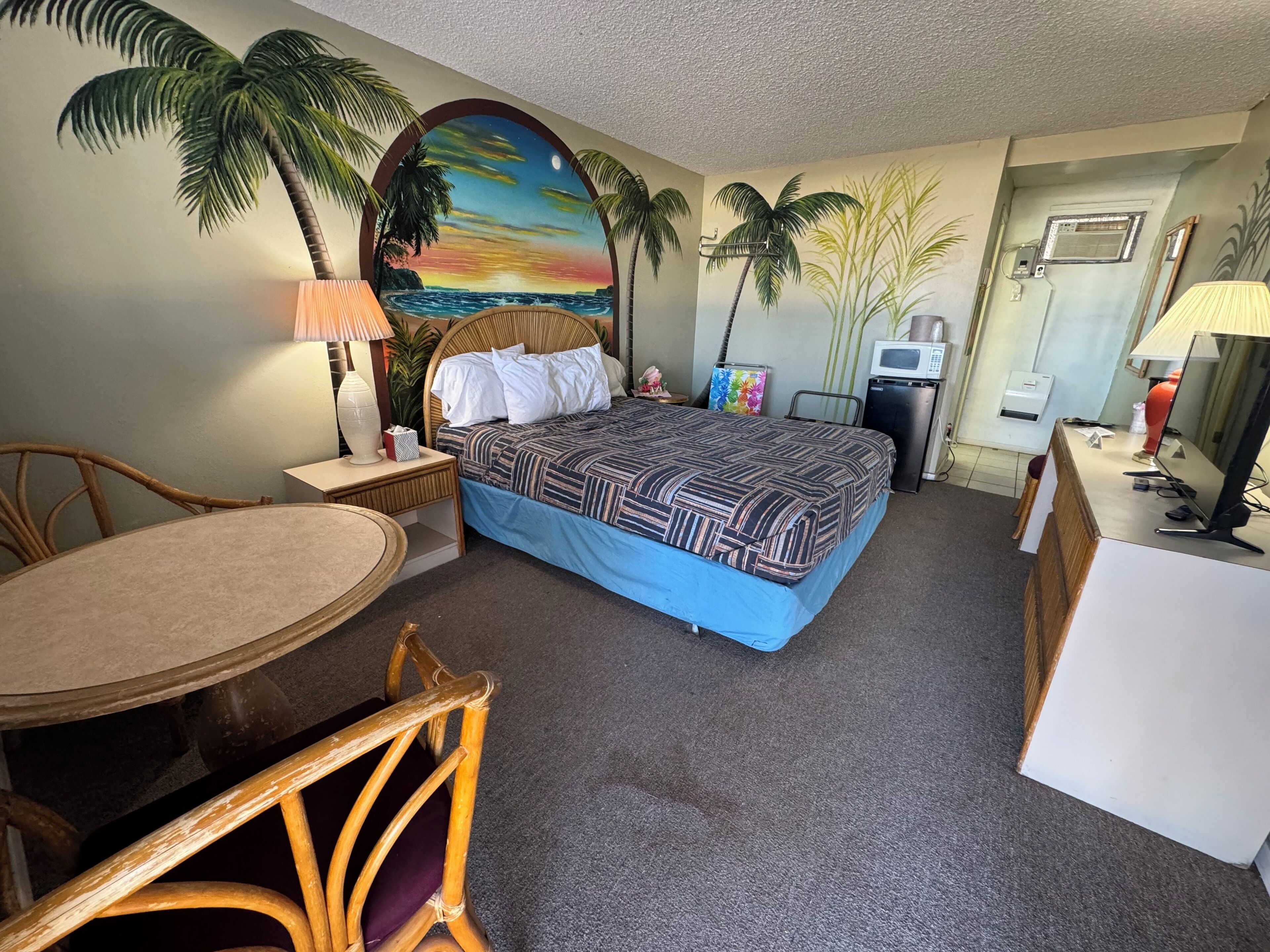 Individually furnished, iron/ironing board, free WiFi, bed sheets