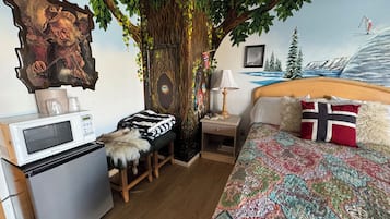 Individually furnished, iron/ironing board, free WiFi, bed sheets