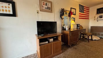 Individually furnished, iron/ironing board, free WiFi, bed sheets