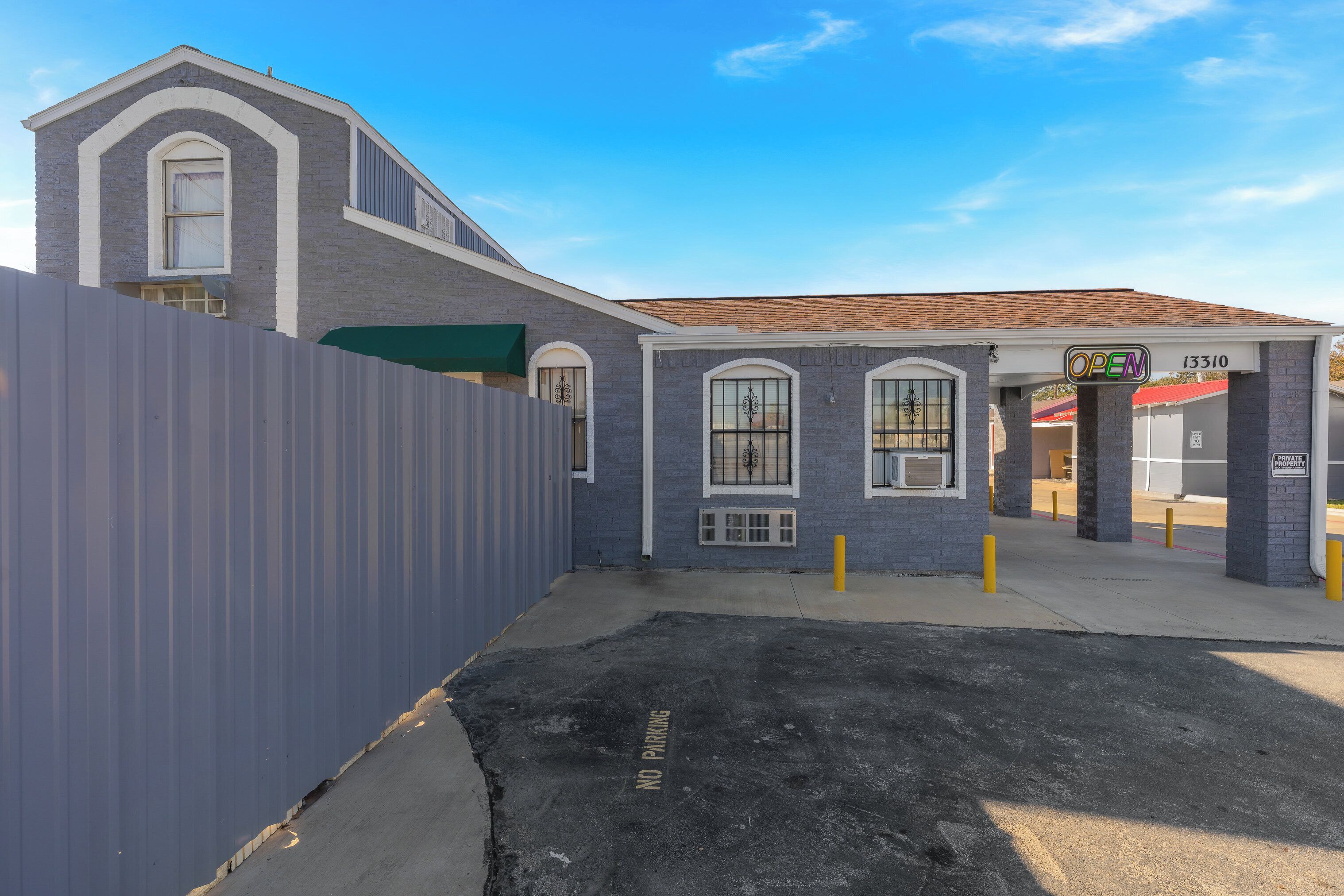 Fachada da propriedade