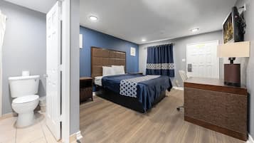 Room, 1 King Bed, Non Smoking | Bathroom