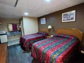 Chambre, 2 grands lits, non-fumeur | Bureau, accès au Wi-Fi (inclus)