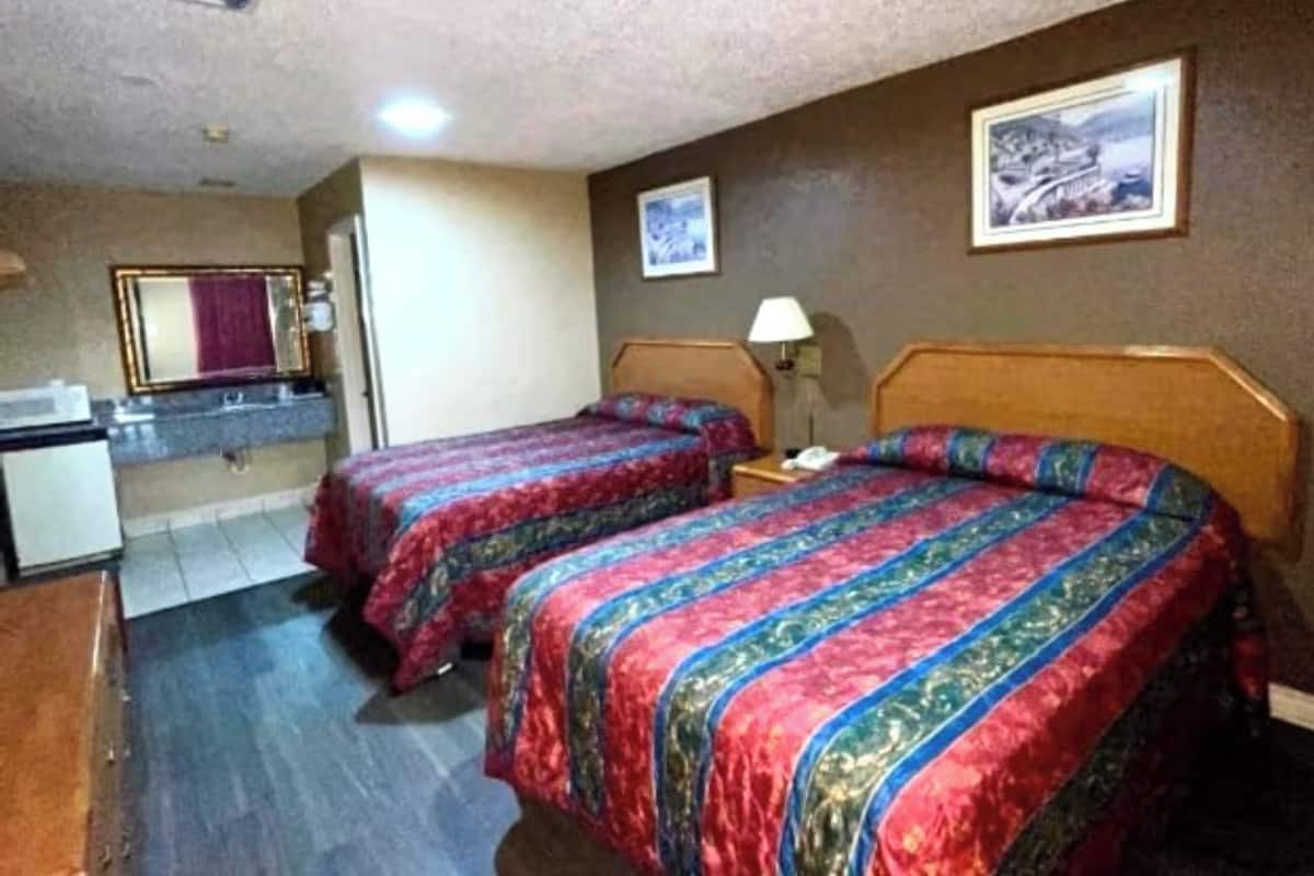 Habitació, 2 llits de matrimoni, no fumadors | Escriptori i wifi gratuïta