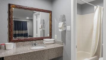 Room, 1 King Bed, Non Smoking | Bathroom | Free toiletries, towels