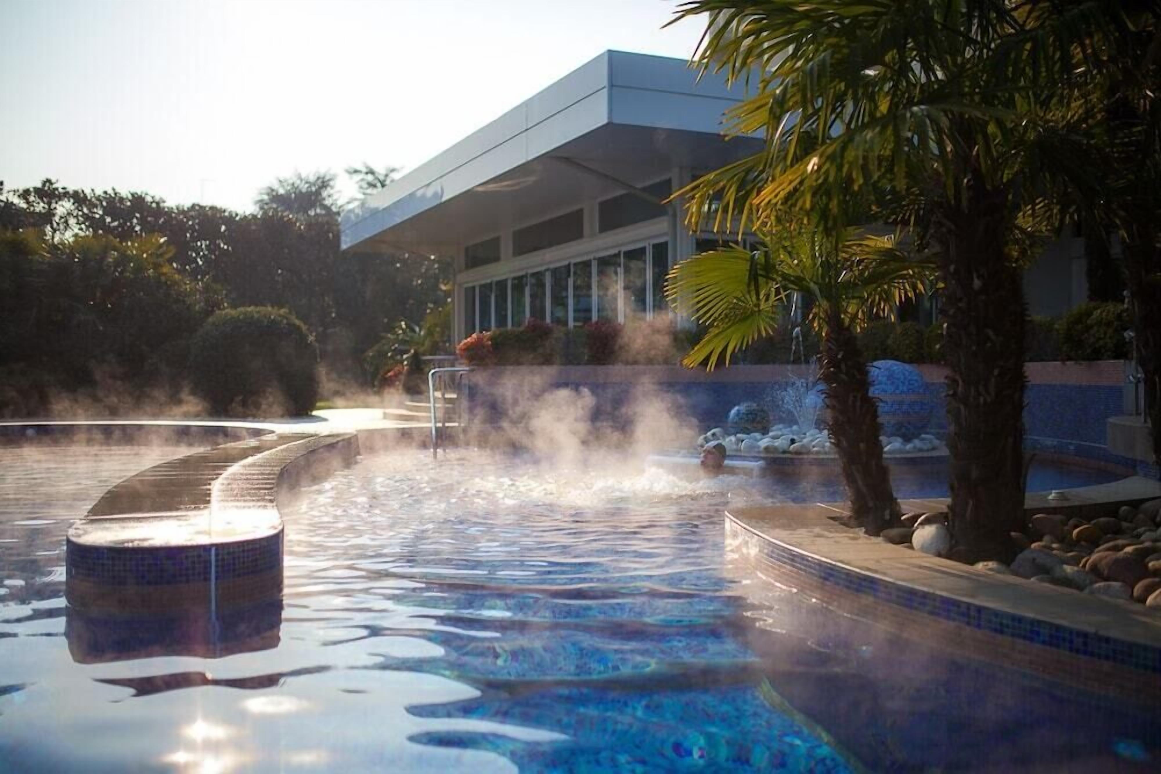 Indendørs pool, udendørs pool