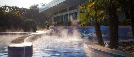 Indendørs pool, udendørs pool