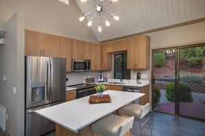 Family Chalet, Kitchen, Mountain View | Private kitchen | Coffee/tea maker - Matterhorn Inn (Sedona)