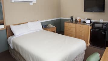 Room, 1 Double Bed | Desk, rollaway beds, free WiFi, bed sheets