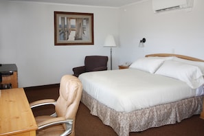 Room, 1 King Bed (Not Pet-Friendly) | Desk, rollaway beds, free WiFi, bed sheets