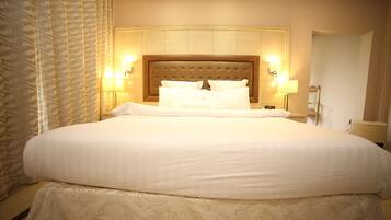 Club Suite, 1 Katil Raja (King), Smoking, Hill View | Wi-fi percuma