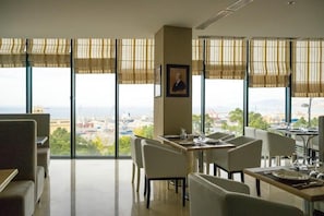 Spécialités Cuisine locale et internationale