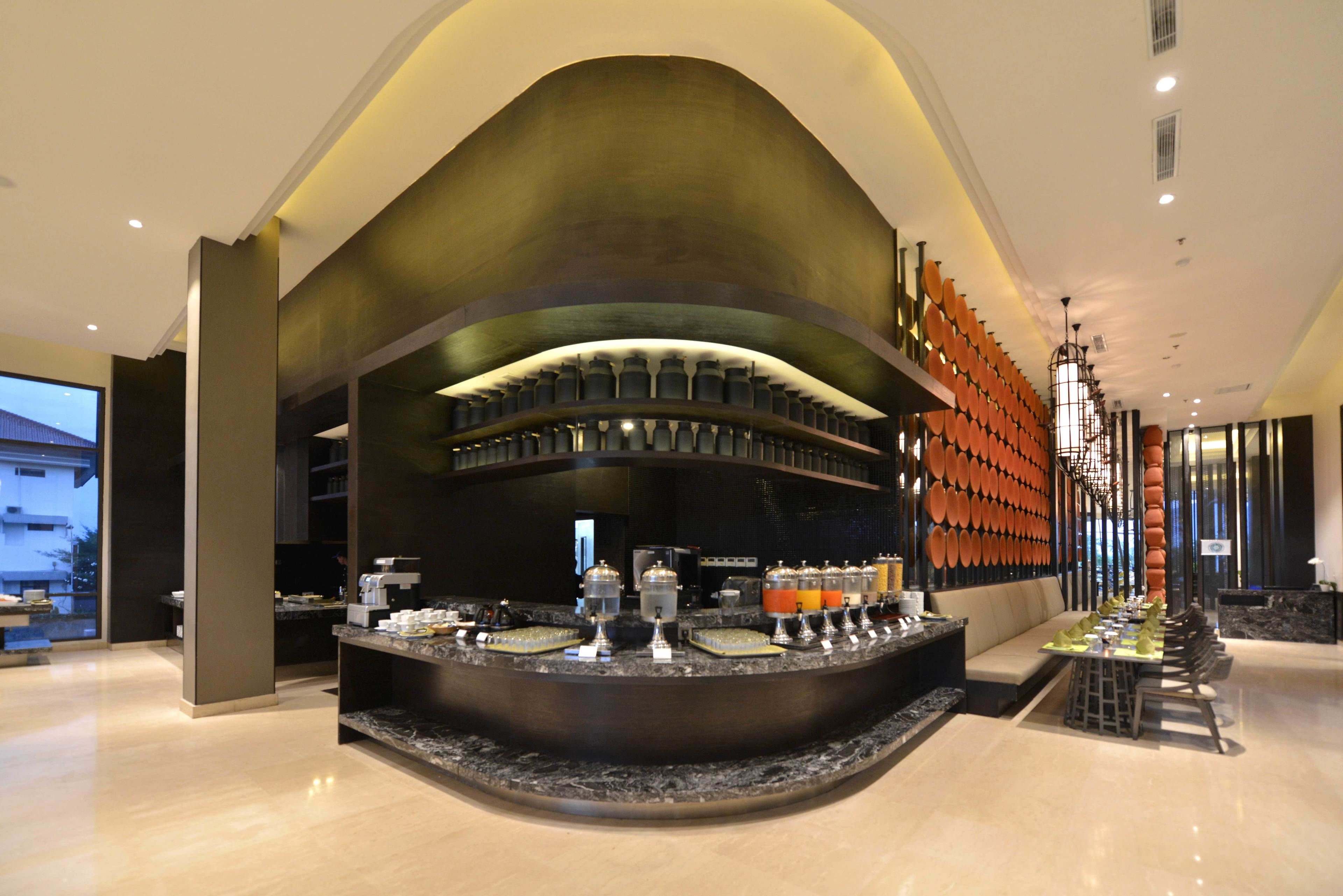 daily buffet breakfast for a fee