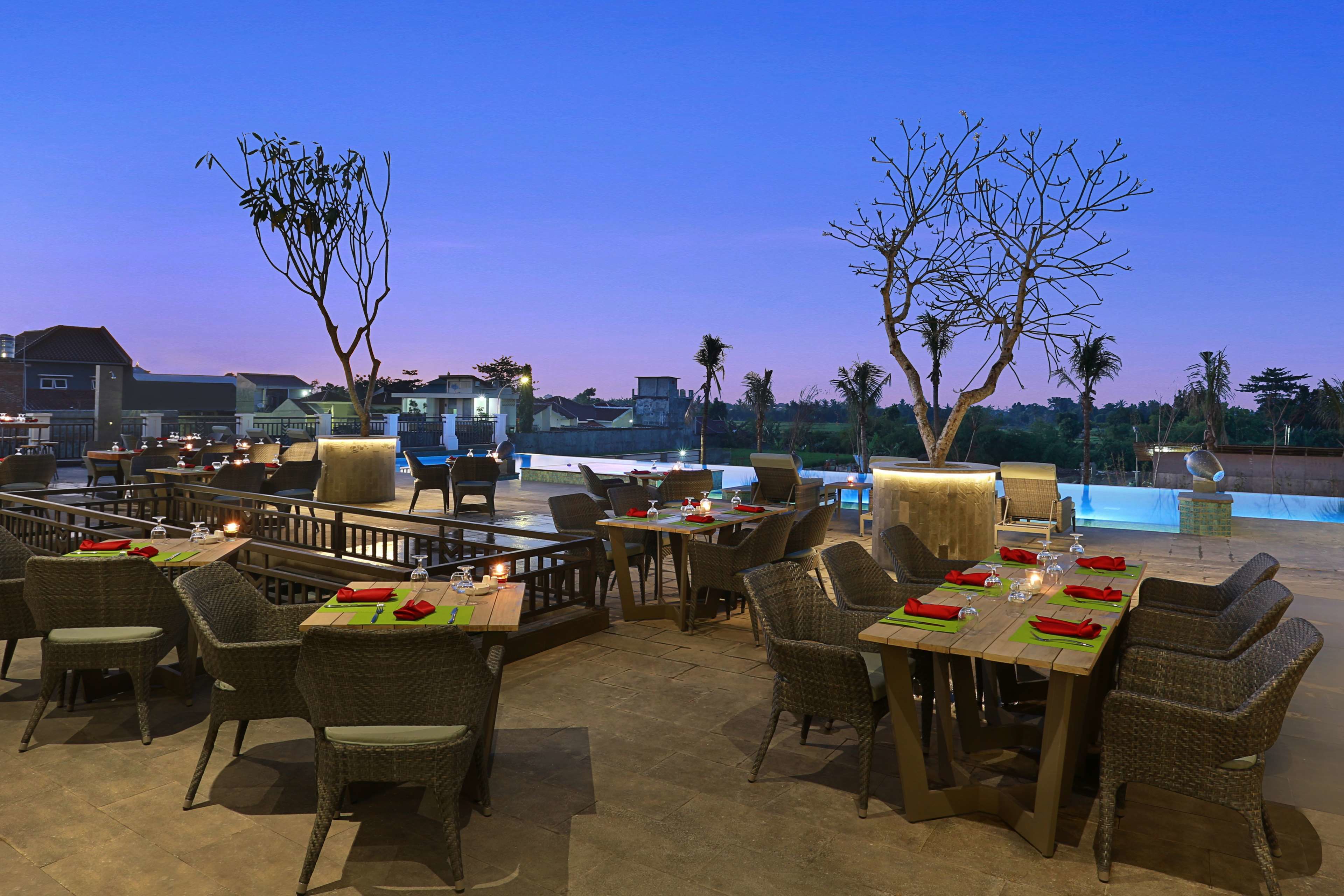 breakfast, lunch and dinner served