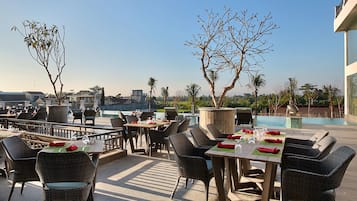 Breakfast, lunch and dinner served