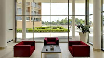Coin salon dans le hall