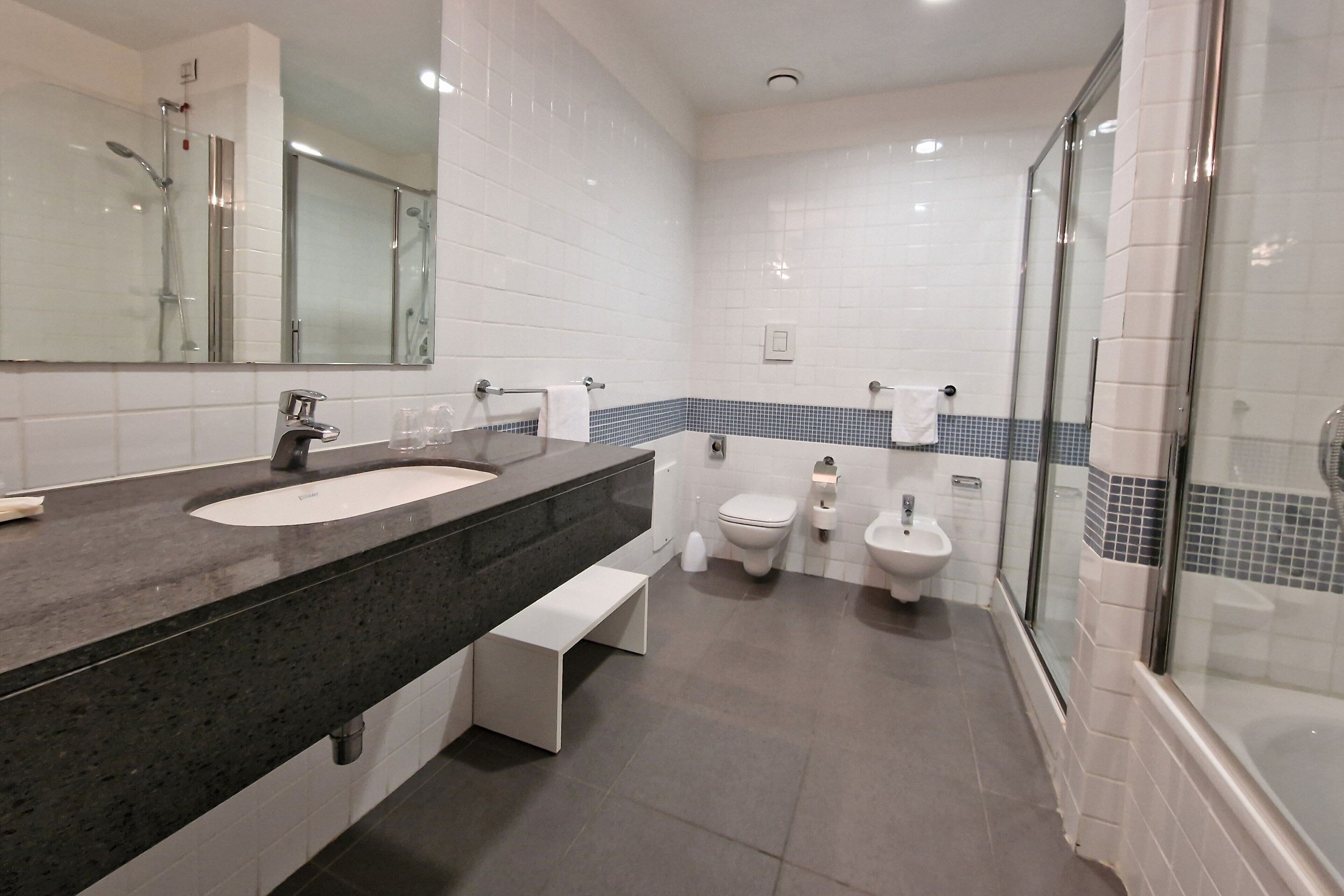 suite, 1 bedroom, non smoking, balcony | bathroom | combined shower/bathtub, free toiletries, hair dryer, towels