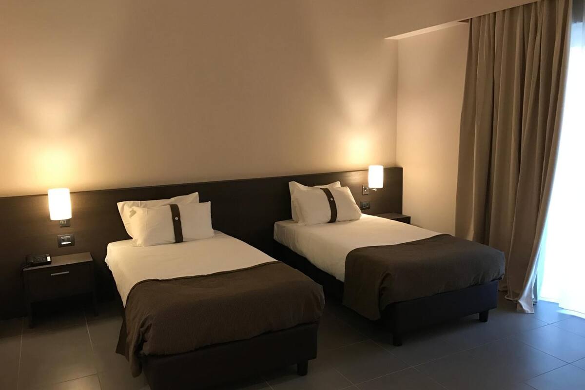 premium bedding, in-room safe, desk, soundproofing