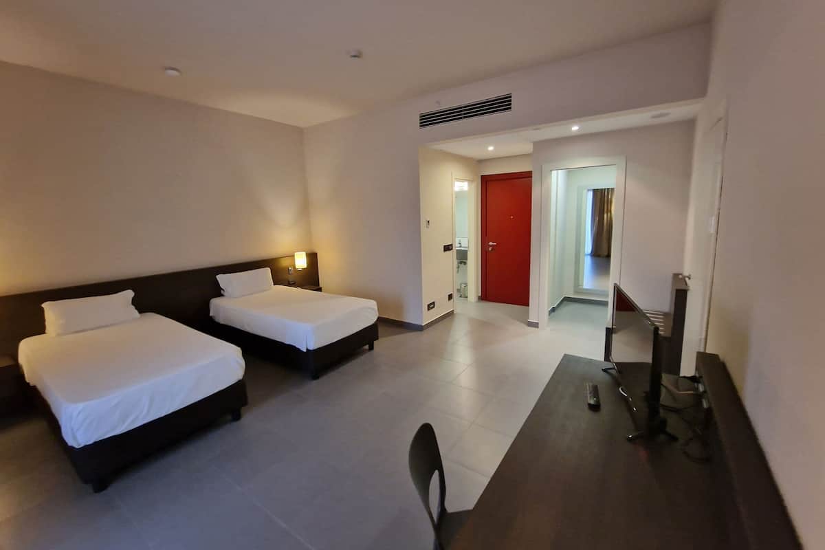 Premium bedding, in-room safe, desk, soundproofing