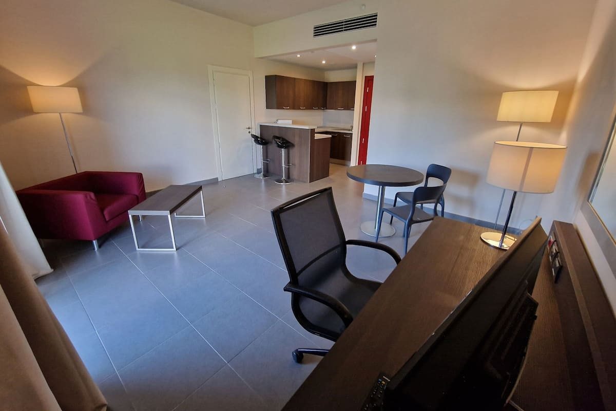 Suite, 1 Bedroom, Non Smoking, Balcony | Premium bedding, in-room safe, desk, soundproofing