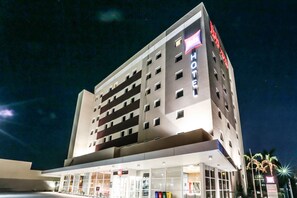 Front of property - evening/night - ibis Sinop (Sinop)