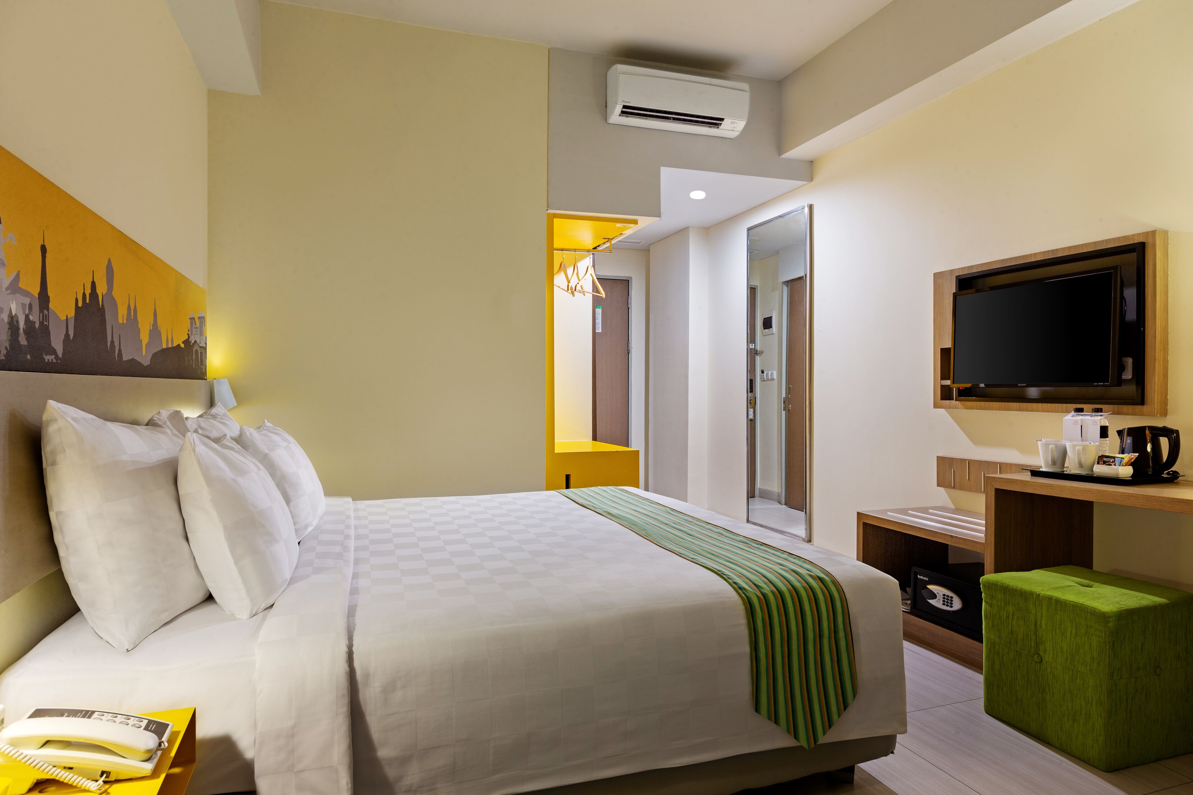triple room | 1 bedroom, minibar, in-room safe, desk