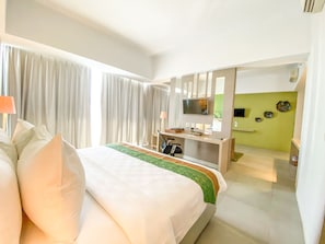 In-room safe, desk, blackout drapes, free WiFi -  KHAS Pekanbaru Hotel (Pekanbaru)