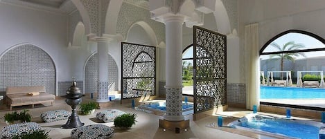 3 outdoor pools, pool umbrellas, pool loungers
