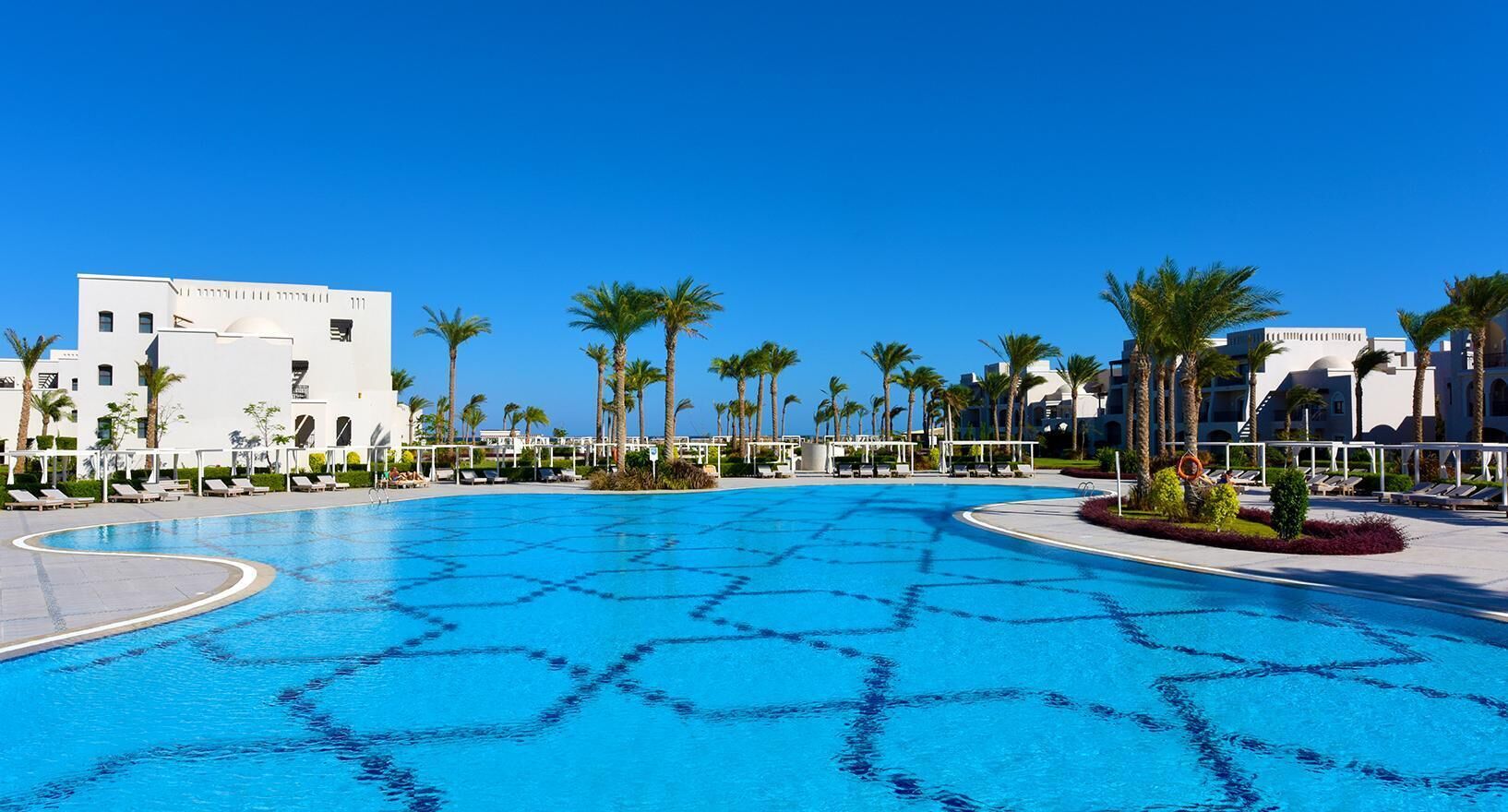 3 outdoor pools, pool umbrellas, sun loungers