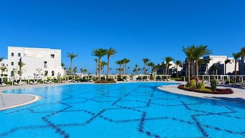 3 outdoor pools, pool umbrellas, pool loungers