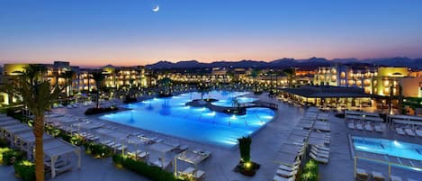 3 outdoor pools, pool umbrellas, pool loungers