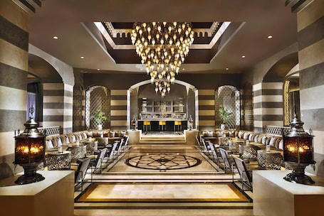 7 restaurantes; se sirve almuerzo y cena; cocina mediterránea. Steigenberger Alcazar