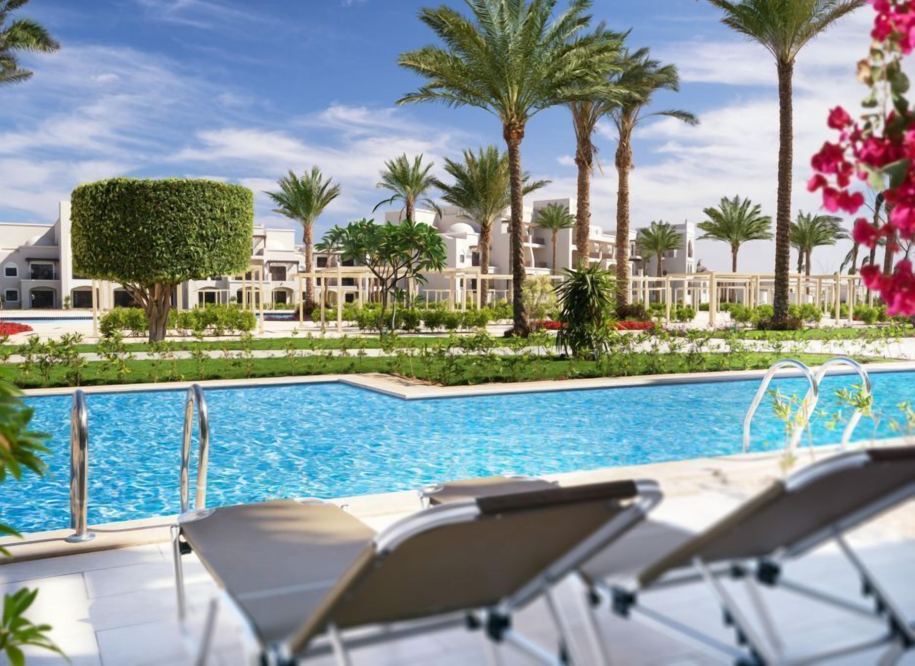 Minibar, in-room safe, desk, blackout curtains