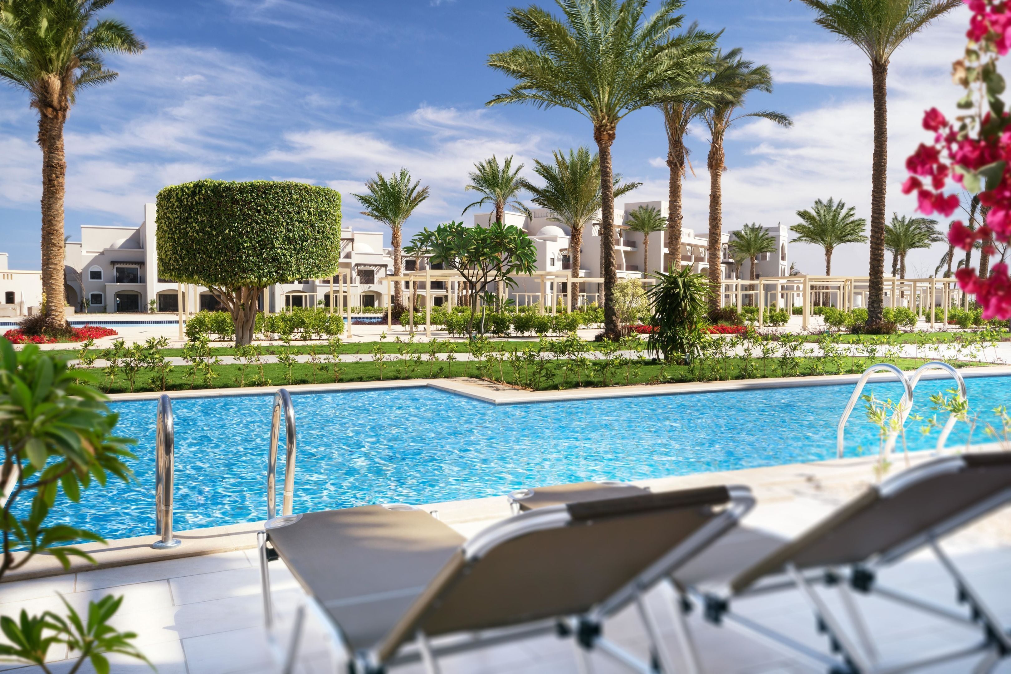 3 outdoor pools, pool umbrellas, sun loungers