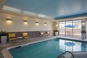 Una piscina cubierta