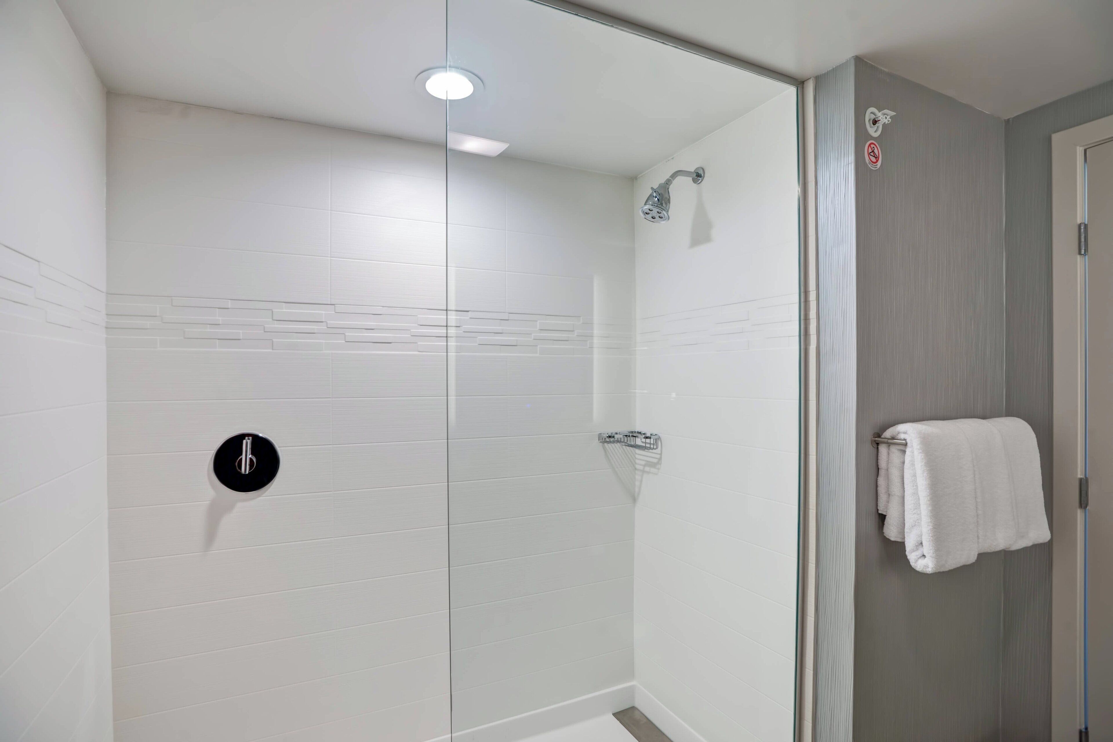 studio, 1 king bed with sofa bed, non smoking | bathroom | combined shower/bathtub, free toiletries, hair dryer, towels