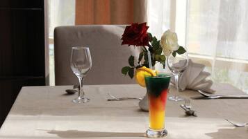 2 restauranter med internationale retter