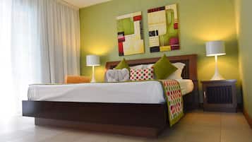 Premium bedding, in-room safe, soundproofing, free cribs/infant beds