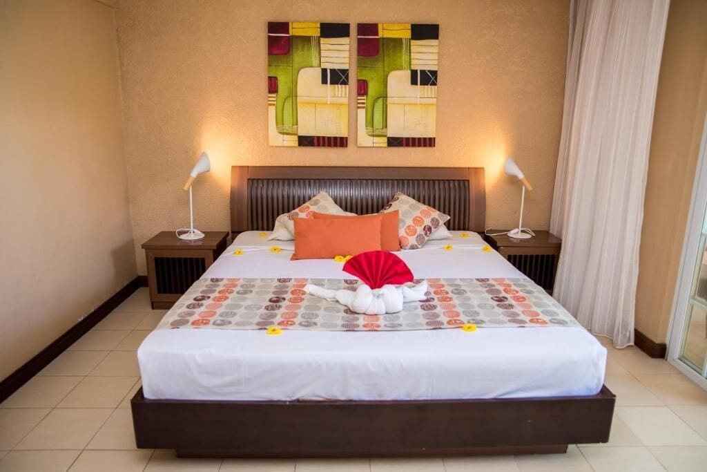 premium bedding, in-room safe, soundproofing, free cots/infant beds