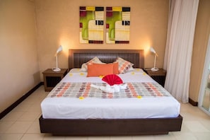 Premium bedding, in-room safe, soundproofing, free cribs/infant beds