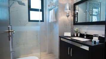 Rainfall showerhead, free toiletries, hair dryer, slippers