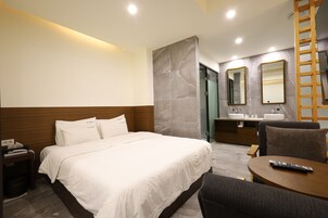 Business Suite Twin - Free Netflix Service | Brankas, kedap suara, setrika/meja setrika, dan Wi-Fi gratis